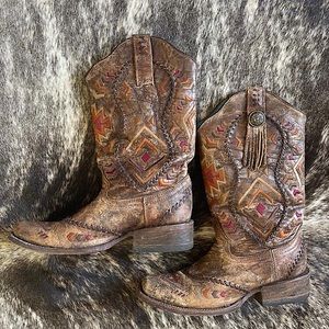 Vintage Corral Cowgirl boots. Size 7.